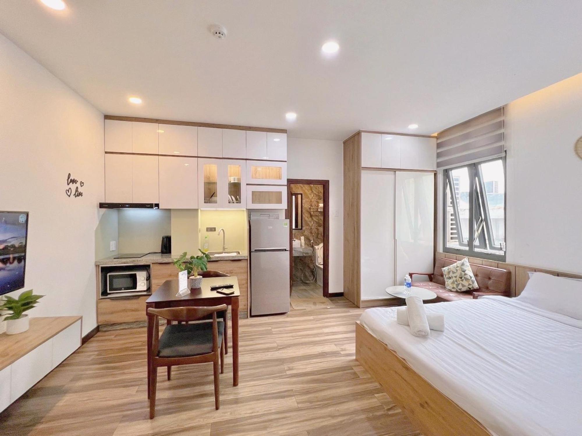 Ho Riverside View And Netflix Chill